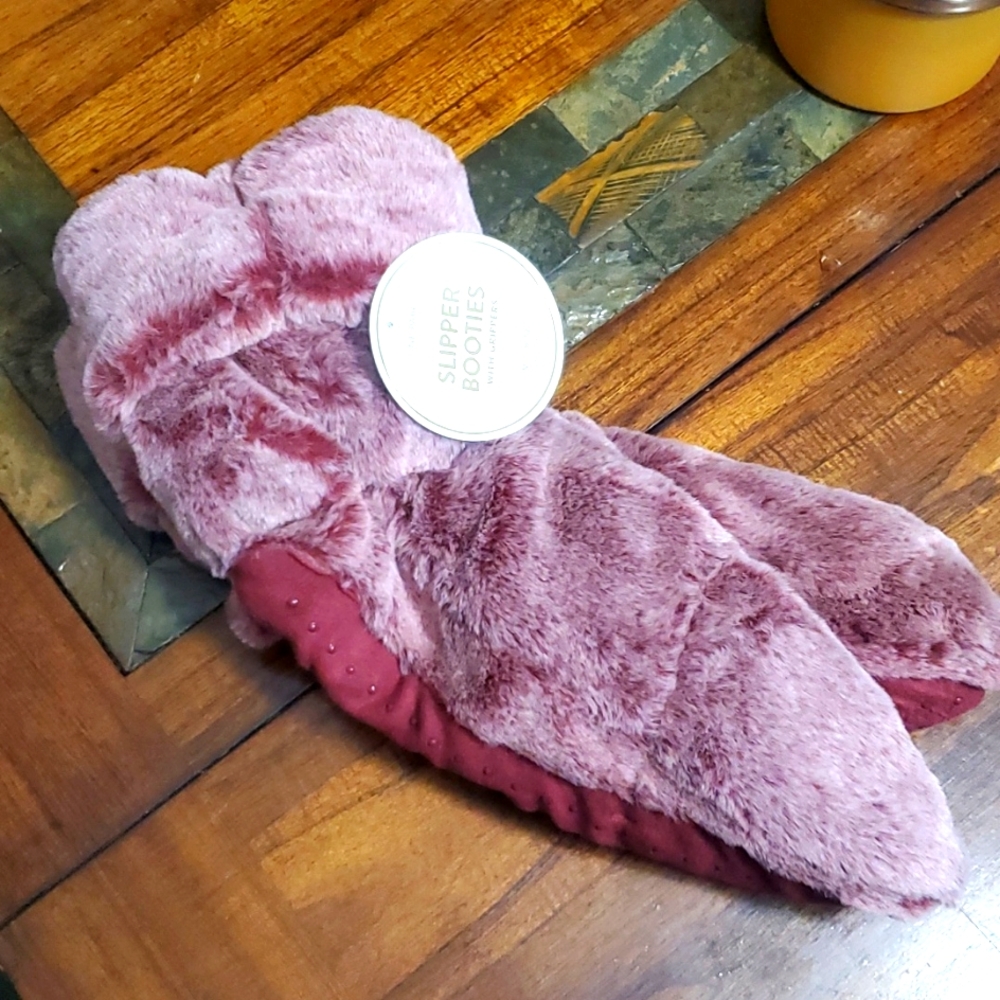 New Unused Slipper Booties with Grippers SUPER SOFT Size M/L (8-10)